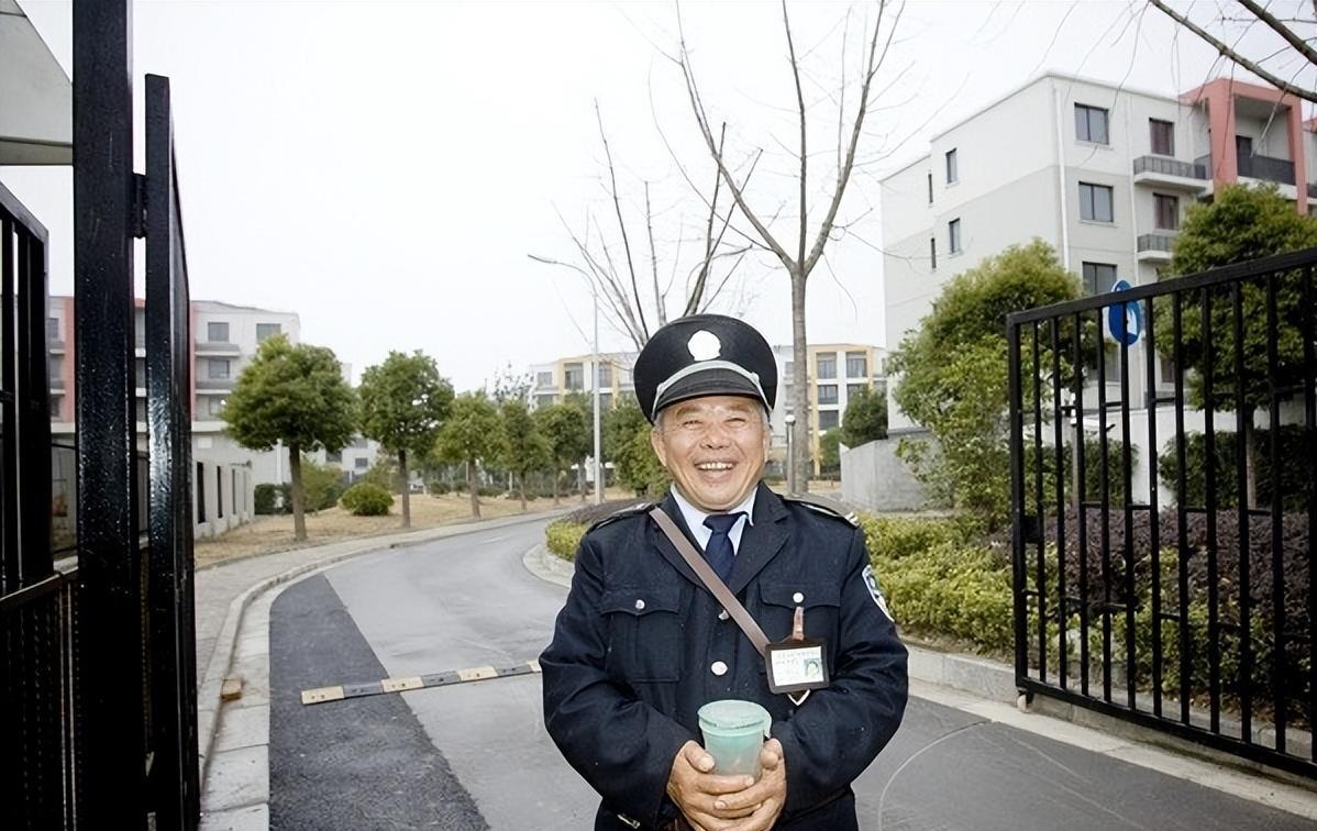 门卫老董，平凡中的非凡故事最新章节